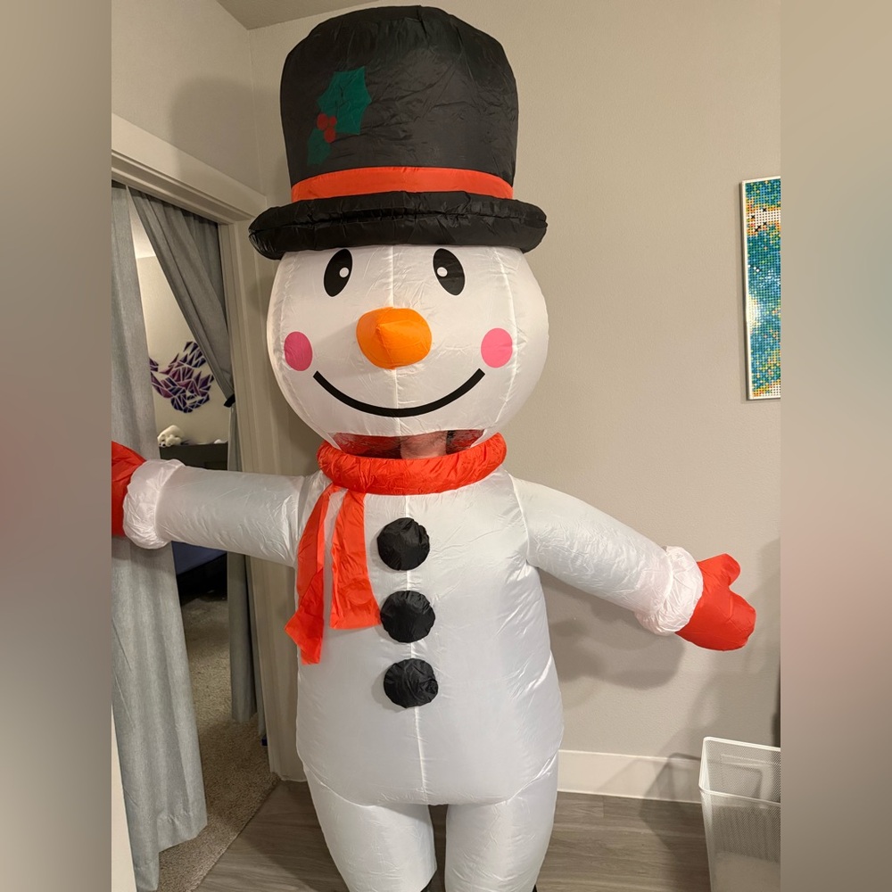 Like to know when I’m live! Giving great deals and giveaways - Picture 5 of 5